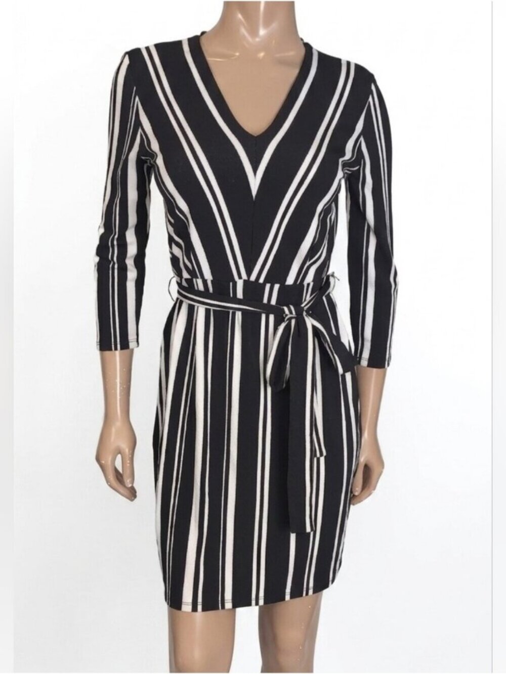 DEX Black & White Striped Wrap Look Dress Size Small Chevron Knee Length Belted